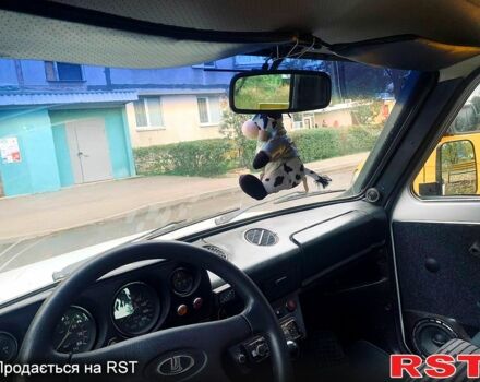 Білий ВАЗ Нива, об'ємом двигуна 1.6 л та пробігом 200 тис. км за 2800 $, фото 6 на Automoto.ua