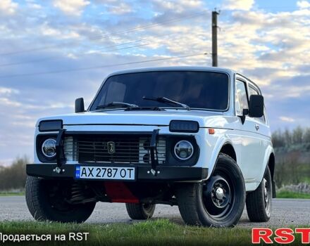 Белый ВАЗ Нива, объемом двигателя 1.6 л и пробегом 177 тыс. км за 2100 $, фото 7 на Automoto.ua