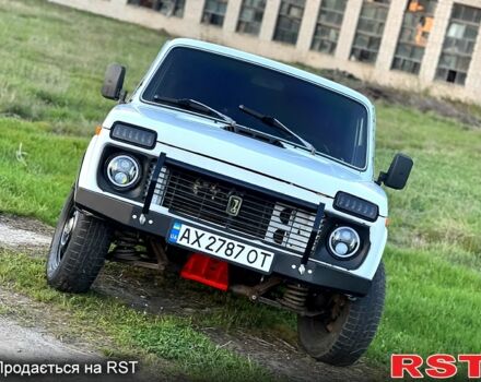 Белый ВАЗ Нива, объемом двигателя 1.6 л и пробегом 177 тыс. км за 2100 $, фото 8 на Automoto.ua