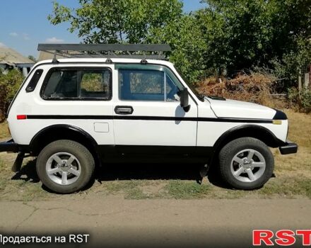 Белый ВАЗ Нива, объемом двигателя 1.6 л и пробегом 200 тыс. км за 1700 $, фото 2 на Automoto.ua