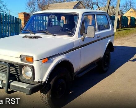 Белый ВАЗ Нива, объемом двигателя 16 л и пробегом 84 тыс. км за 1700 $, фото 9 на Automoto.ua