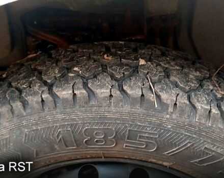 Белый ВАЗ Нива, объемом двигателя 16 л и пробегом 84 тыс. км за 1700 $, фото 5 на Automoto.ua