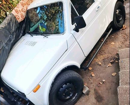 Белый ВАЗ Нива, объемом двигателя 1.5 л и пробегом 200 тыс. км за 2390 $, фото 4 на Automoto.ua