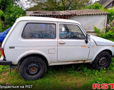 Белый ВАЗ Нива, объемом двигателя 1.6 л и пробегом 288 тыс. км за 1000 $, фото 1 на Automoto.ua