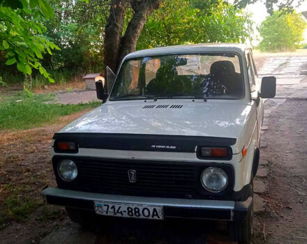 Белый ВАЗ Нива, объемом двигателя 1.7 л и пробегом 245 тыс. км за 2000 $, фото 1 на Automoto.ua