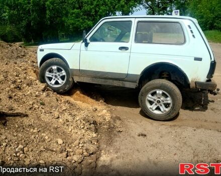 Белый ВАЗ Нива, объемом двигателя 1.7 л и пробегом 125 тыс. км за 1350 $, фото 2 на Automoto.ua