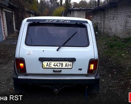 Белый ВАЗ Нива, объемом двигателя 1.7 л и пробегом 180 тыс. км за 3000 $, фото 4 на Automoto.ua