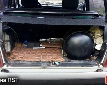 Белый ВАЗ Нива, объемом двигателя 1.7 л и пробегом 180 тыс. км за 3000 $, фото 9 на Automoto.ua