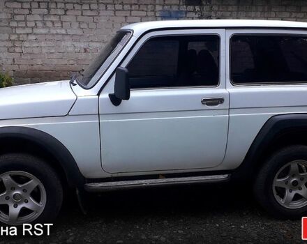 Белый ВАЗ Нива, объемом двигателя 1.7 л и пробегом 180 тыс. км за 3000 $, фото 6 на Automoto.ua