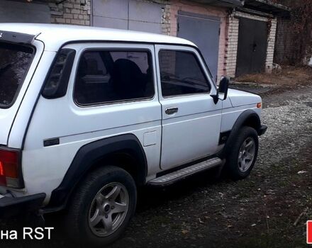 Белый ВАЗ Нива, объемом двигателя 1.7 л и пробегом 180 тыс. км за 3000 $, фото 3 на Automoto.ua