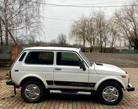 Белый ВАЗ Нива, объемом двигателя 1.7 л и пробегом 95 тыс. км за 3500 $, фото 2 на Automoto.ua