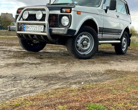 Белый ВАЗ Нива, объемом двигателя 1.7 л и пробегом 150 тыс. км за 2650 $, фото 3 на Automoto.ua