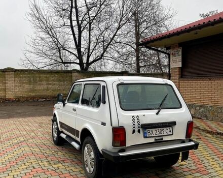 Белый ВАЗ Нива, объемом двигателя 1.7 л и пробегом 95 тыс. км за 3500 $, фото 5 на Automoto.ua
