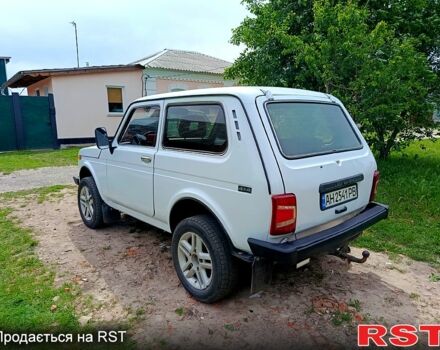 Белый ВАЗ Нива, объемом двигателя 1.7 л и пробегом 198 тыс. км за 2999 $, фото 2 на Automoto.ua