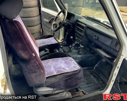 Белый ВАЗ Нива, объемом двигателя 1.7 л и пробегом 168 тыс. км за 3100 $, фото 2 на Automoto.ua