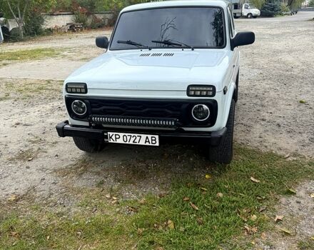 Белый ВАЗ Нива, объемом двигателя 1.7 л и пробегом 200 тыс. км за 5500 $, фото 1 на Automoto.ua
