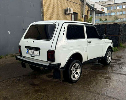 Белый ВАЗ Нива, объемом двигателя 1.7 л и пробегом 187 тыс. км за 4000 $, фото 6 на Automoto.ua