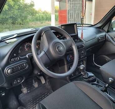 Білий ВАЗ Нива, об'ємом двигуна 1.7 л та пробігом 4 тис. км за 14000 $, фото 5 на Automoto.ua