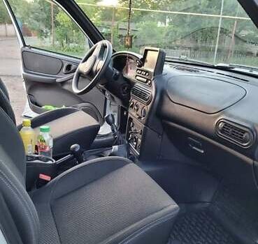 Білий ВАЗ Нива, об'ємом двигуна 1.7 л та пробігом 4 тис. км за 14000 $, фото 4 на Automoto.ua