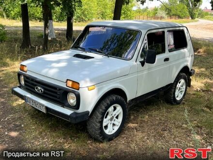 ВАЗ Нива 1983 у Чугуеве на Automoto.ua Білий ВАЗ Нива, об'ємом двигуна 1.6 л та пробігом 150 тис. км за 1499 $, фото 1 на Automoto.ua