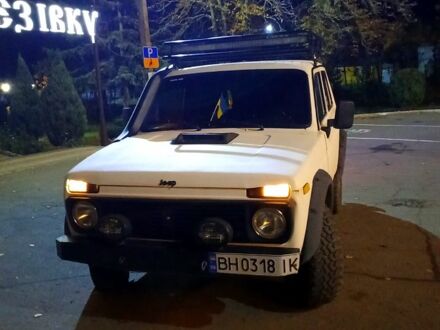 Белый ВАЗ Нива, объемом двигателя 1.6 л и пробегом 200 тыс. км за 1800 $, фото 1 на Automoto.ua