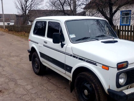 Белый ВАЗ Нива, объемом двигателя 1.6 л и пробегом 0 тыс. км за 1400 $, фото 1 на Automoto.ua