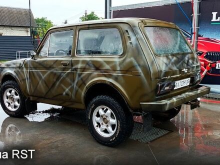 ВАЗ Нива 1988 в Люботине на Automoto.ua Белый ВАЗ Нива, объемом двигателя 1.6 л и пробегом 285 тыс. км за 1800 $, фото 1 на Automoto.ua