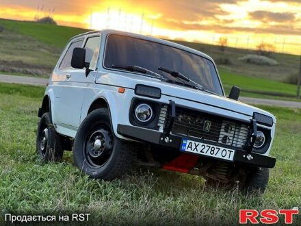 ВАЗ Нива 1990 у Червоноград на Automoto.ua Білий ВАЗ Нива, об'ємом двигуна 1.6 л та пробігом 177 тис. км за 2100 $, фото 1 на Automoto.ua