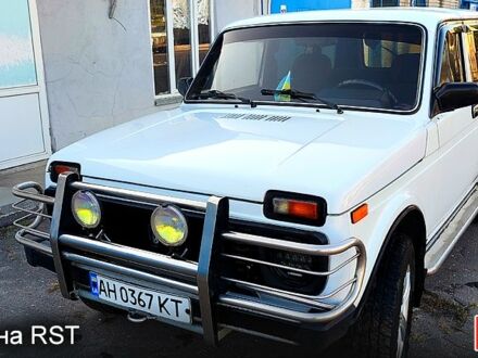 Белый ВАЗ Нива, объемом двигателя 1.7 л и пробегом 217 тыс. км за 3000 $, фото 1 на Automoto.ua