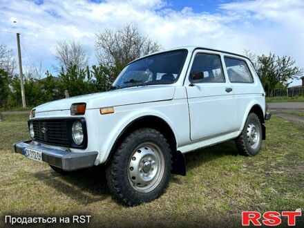 ВАЗ Нива 2000 у Первомайськ на Automoto.ua Білий ВАЗ Нива, об'ємом двигуна 1.7 л та пробігом 200 тис. км за 2800 $, фото 1 на Automoto.ua