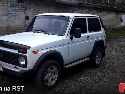 Белый ВАЗ Нива, объемом двигателя 1.7 л и пробегом 180 тыс. км за 3000 $, фото 1 на Automoto.ua