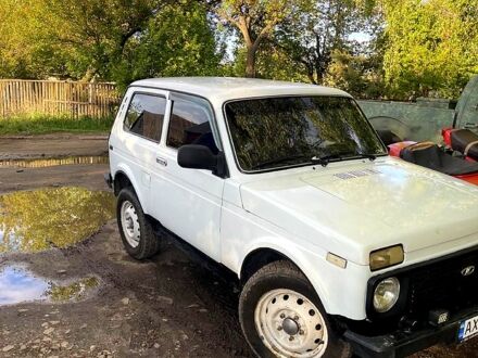 ВАЗ Нива 2003 в Изюме на Automoto.ua Белый ВАЗ Нива, объемом двигателя 1.7 л и пробегом 200 тыс. км за 2700 $, фото 1 на Automoto.ua
