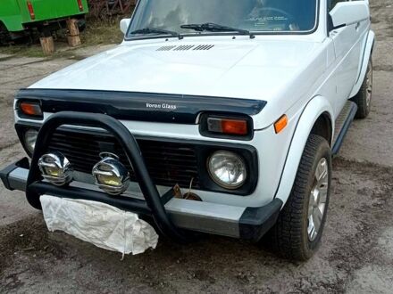 ВАЗ Нива 2007 в Люботине на Automoto.ua Белый ВАЗ Нива, объемом двигателя 16 л и пробегом 80 тыс. км за 4140 $, фото 1 на Automoto.ua