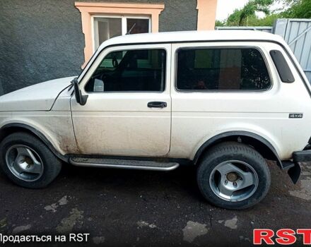 Белый ВАЗ Нива, объемом двигателя 1.7 л и пробегом 149 тыс. км за 2200 $, фото 1 на Automoto.ua