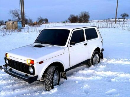 Белый ВАЗ Нива, объемом двигателя 1.7 л и пробегом 1670 тыс. км за 2950 $, фото 1 на Automoto.ua