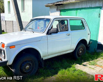 Белый ВАЗ Нива, объемом двигателя 1.7 л и пробегом 290 тыс. км за 3000 $, фото 1 на Automoto.ua