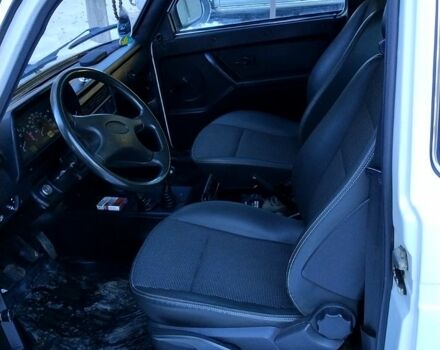 Белый ВАЗ Нива, объемом двигателя 1.7 л и пробегом 114 тыс. км за 5000 $, фото 1 на Automoto.ua