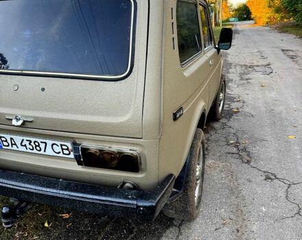 Бежевый ВАЗ Нива, объемом двигателя 1.6 л и пробегом 180 тыс. км за 3000 $, фото 8 на Automoto.ua