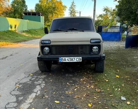 Бежевый ВАЗ Нива, объемом двигателя 1.6 л и пробегом 180 тыс. км за 3000 $, фото 2 на Automoto.ua
