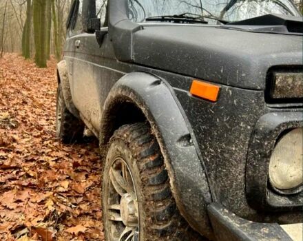 Чорний ВАЗ Нива, об'ємом двигуна 1.6 л та пробігом 180 тис. км за 1300 $, фото 3 на Automoto.ua