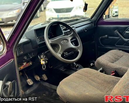 Фиолетовый ВАЗ Нива, объемом двигателя 1.7 л и пробегом 250 тыс. км за 2300 $, фото 5 на Automoto.ua