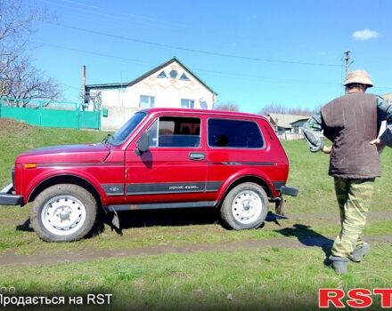 Красный ВАЗ Нива, объемом двигателя 1.5 л и пробегом 0 тыс. км за 1250 $, фото 3 на Automoto.ua