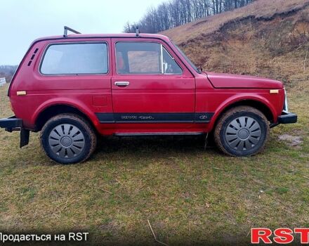 Красный ВАЗ Нива, объемом двигателя 1.6 л и пробегом 150 тыс. км за 2000 $, фото 3 на Automoto.ua