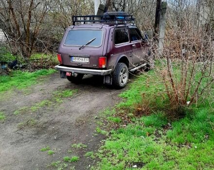 Красный ВАЗ Нива, объемом двигателя 1.6 л и пробегом 170 тыс. км за 2170 $, фото 3 на Automoto.ua