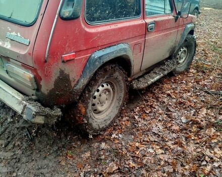 Красный ВАЗ Нива, объемом двигателя 1.6 л и пробегом 100 тыс. км за 1650 $, фото 2 на Automoto.ua