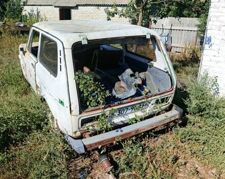 Красный ВАЗ Нива, объемом двигателя 1.6 л и пробегом 200 тыс. км за 1000 $, фото 8 на Automoto.ua