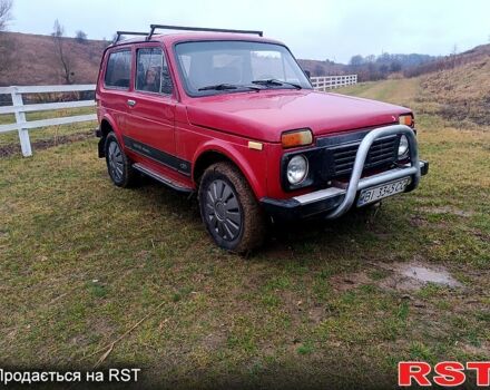 Красный ВАЗ Нива, объемом двигателя 1.6 л и пробегом 150 тыс. км за 2000 $, фото 1 на Automoto.ua
