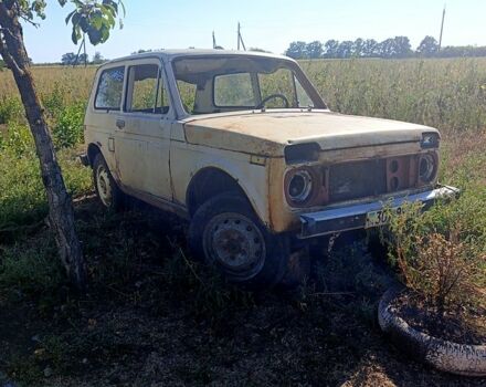 Красный ВАЗ Нива, объемом двигателя 1.6 л и пробегом 200 тыс. км за 1000 $, фото 9 на Automoto.ua