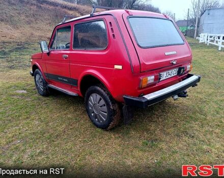 Красный ВАЗ Нива, объемом двигателя 1.6 л и пробегом 150 тыс. км за 2000 $, фото 5 на Automoto.ua