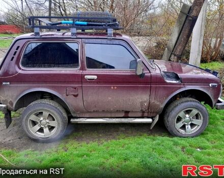 Красный ВАЗ Нива, объемом двигателя 1.6 л и пробегом 170 тыс. км за 2170 $, фото 1 на Automoto.ua